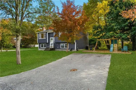 6 Hazelton Road Barrington RI 02806