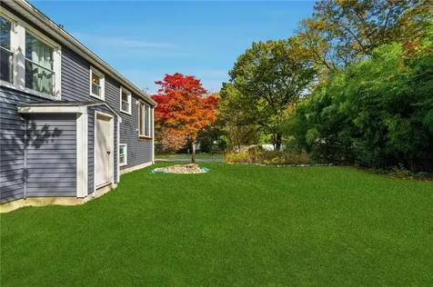 6 Hazelton Road Barrington RI 02806