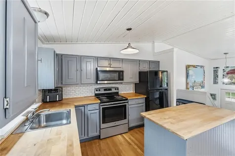 6 Hazelton Road Barrington RI 02806