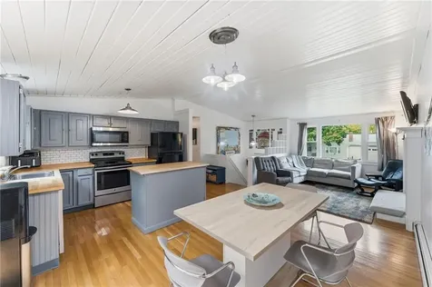 6 Hazelton Road Barrington RI 02806