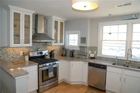 232 Sand Hill Cove Road Narragansett RI 02882