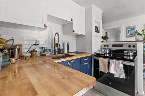 30 Catherine Street Bristol RI 02809