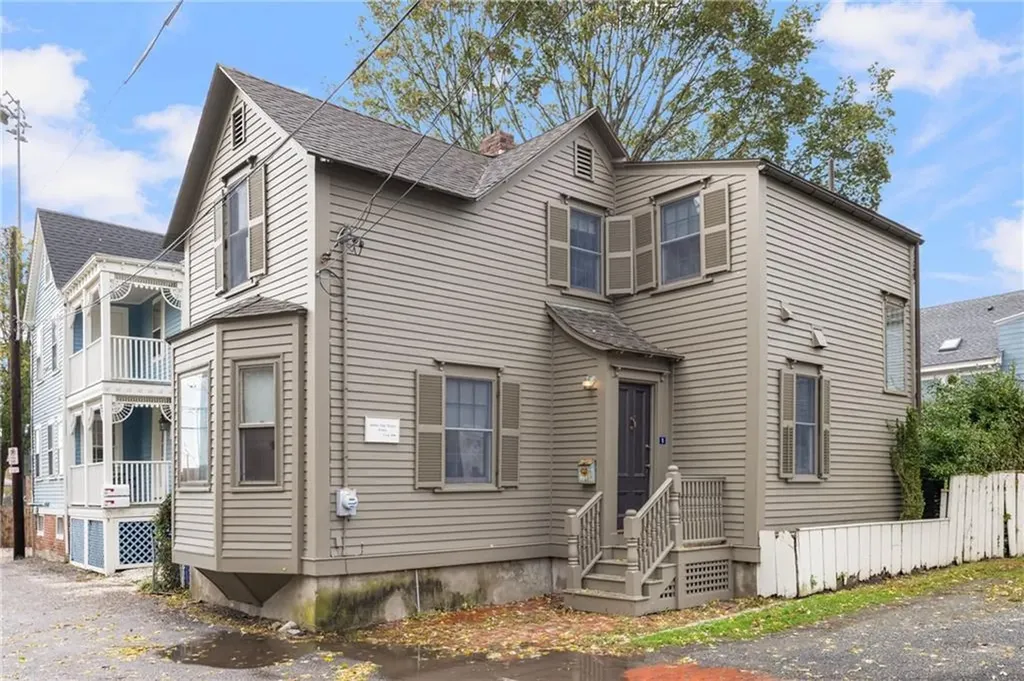 6 Cozzens Court Newport RI 02840