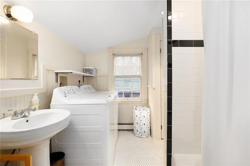 6 Cozzens Court Newport RI 02840