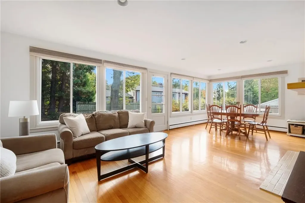 6 Conway Drive Barrington RI 02806