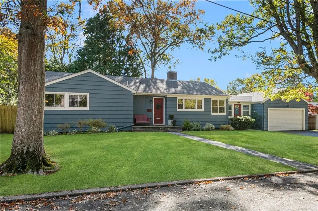 6 Conway Drive Barrington RI 02806