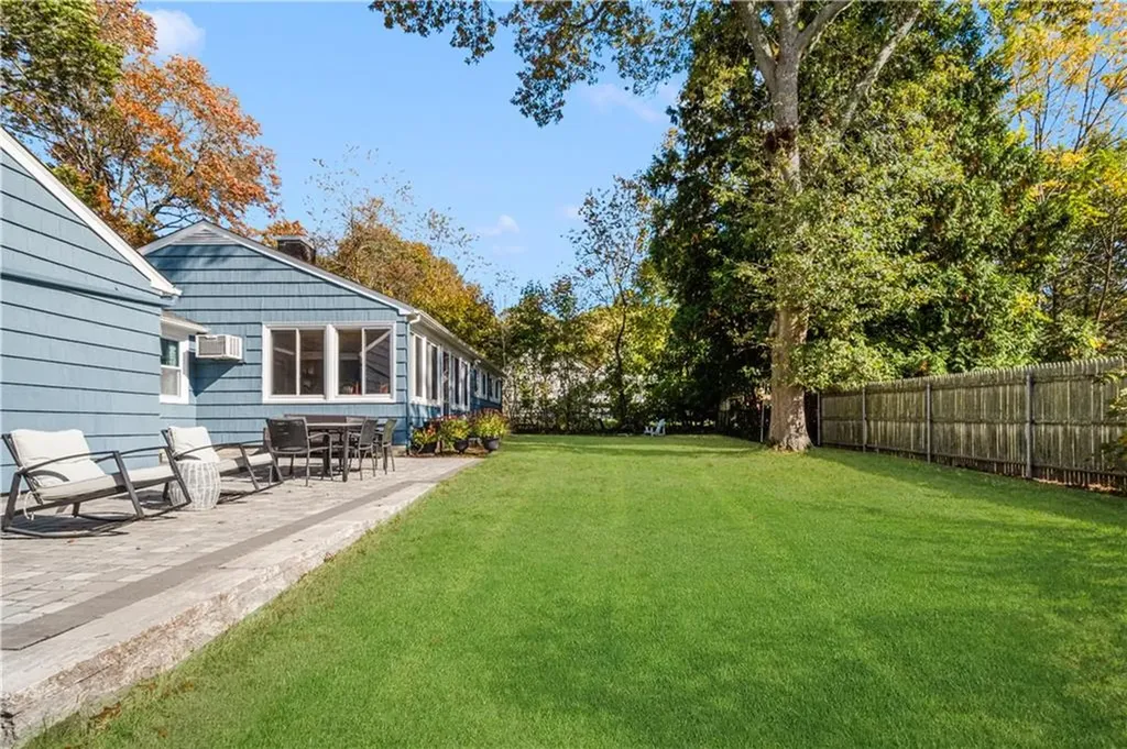 6 Conway Drive Barrington RI 02806