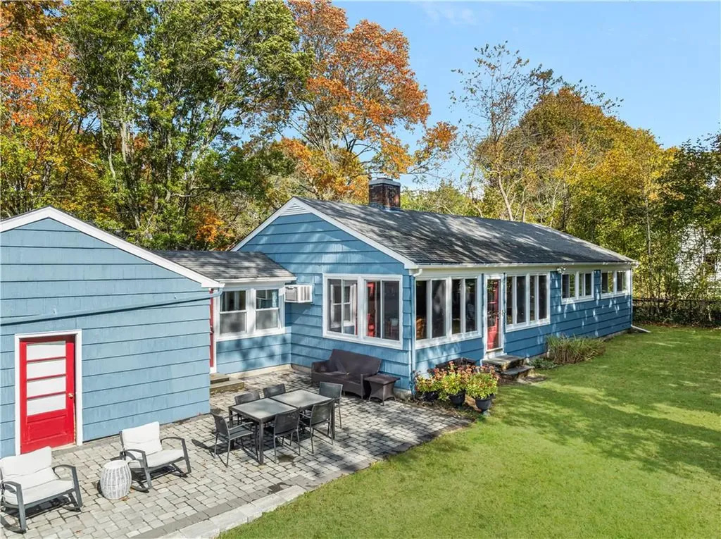 6 Conway Drive Barrington RI 02806