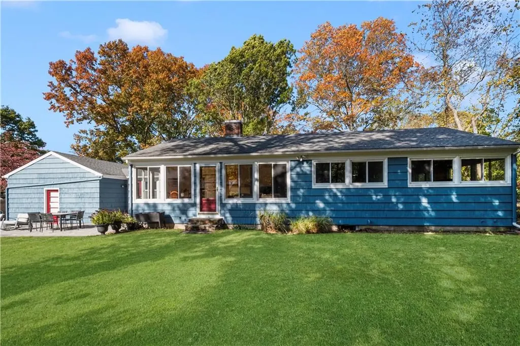 6 Conway Drive Barrington RI 02806