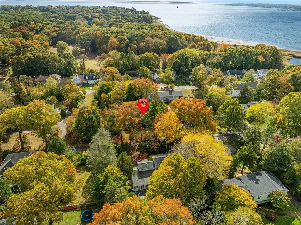 6 Conway Drive Barrington RI 02806