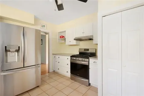 6 Conway Drive Barrington RI 02806