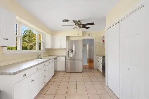 6 Conway Drive Barrington RI 02806