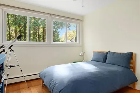 6 Conway Drive Barrington RI 02806