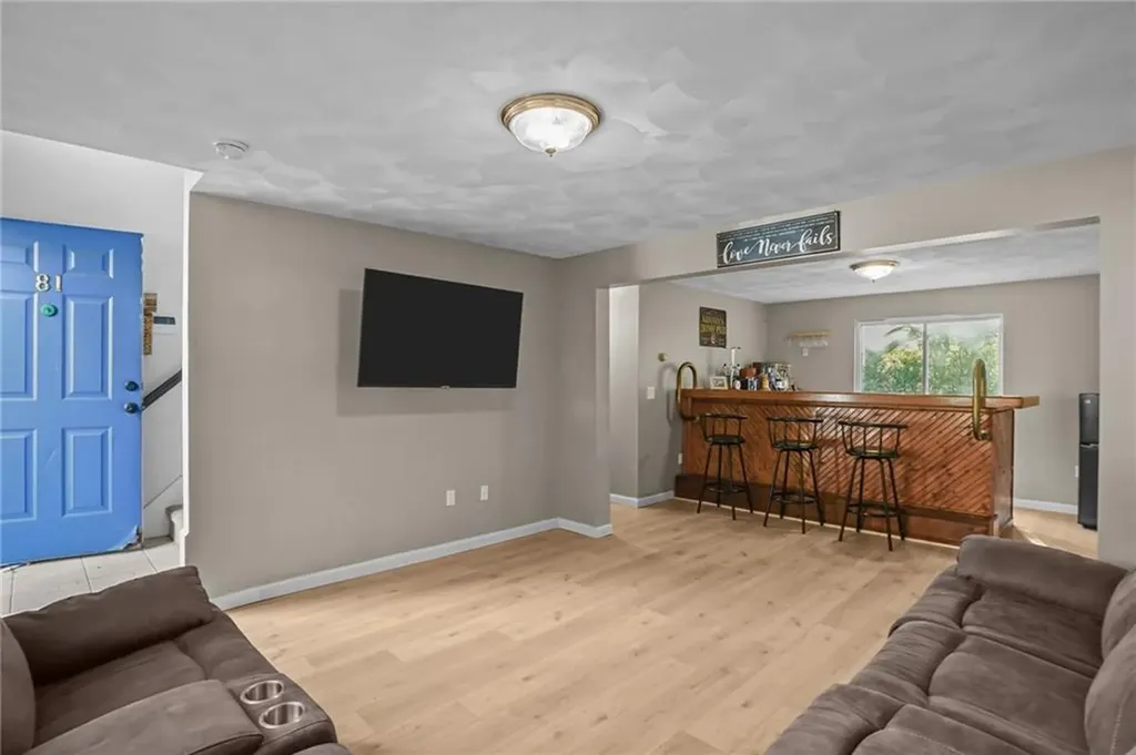 81 Fairhaven Avenue Warwick RI 02889