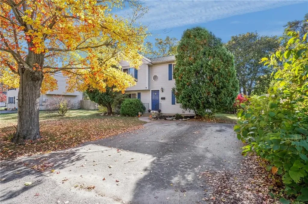 81 Fairhaven Avenue Warwick RI 02889