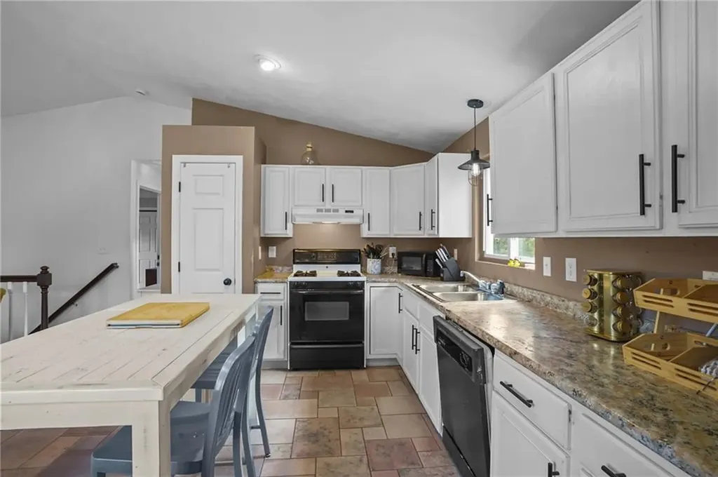 81 Fairhaven Avenue Warwick RI 02889