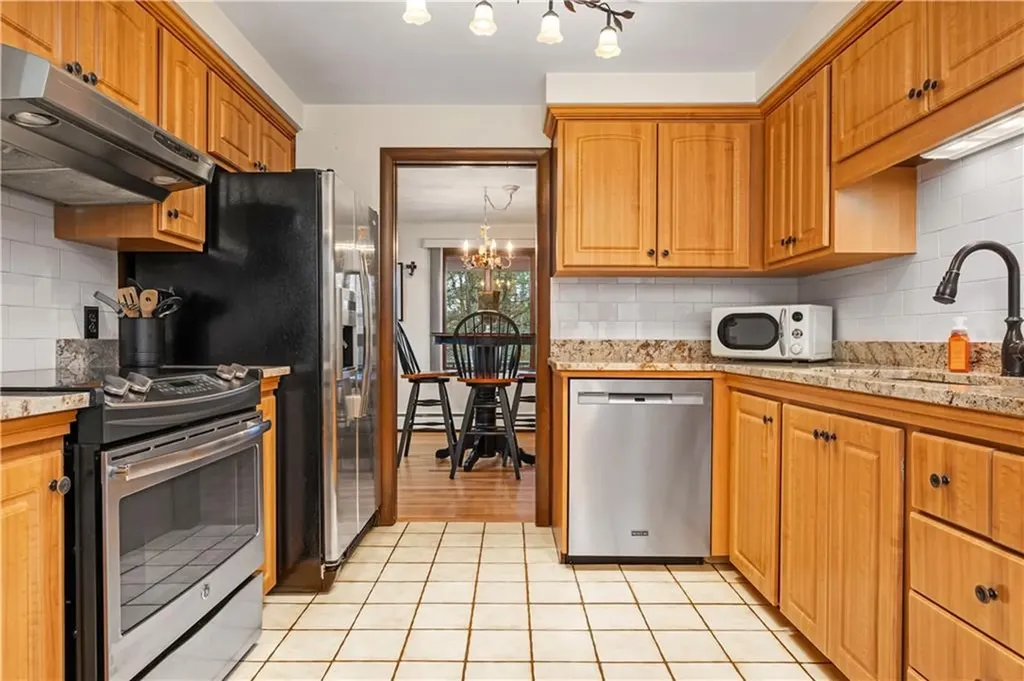 420 Robin Hollow Road West Greenwich RI 02817