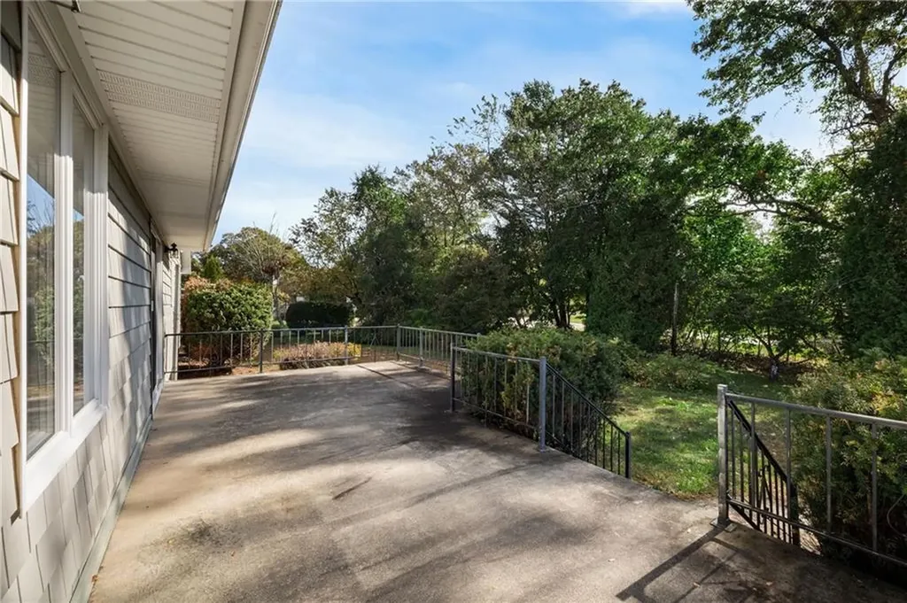 23 Hillview Drive Westerly RI 02891