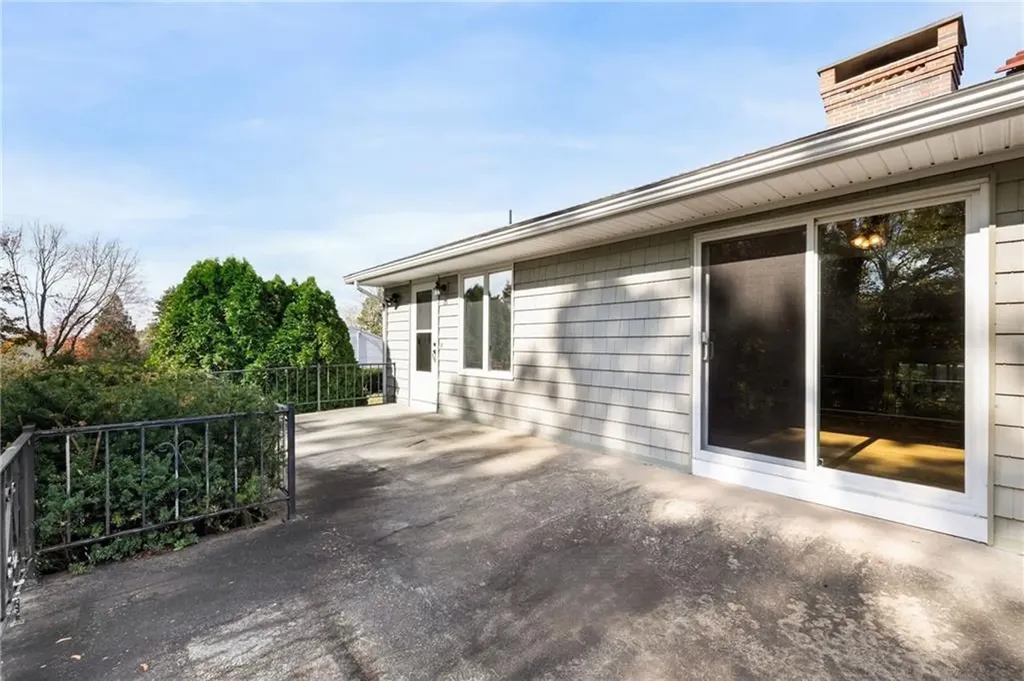 23 Hillview Drive Westerly RI 02891