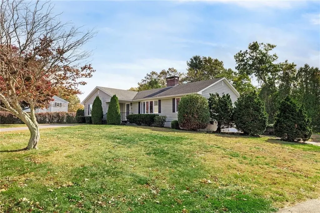 23 Hillview Drive Westerly RI 02891