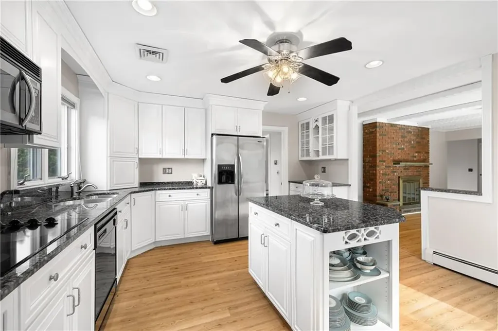 23 Hillview Drive Westerly RI 02891