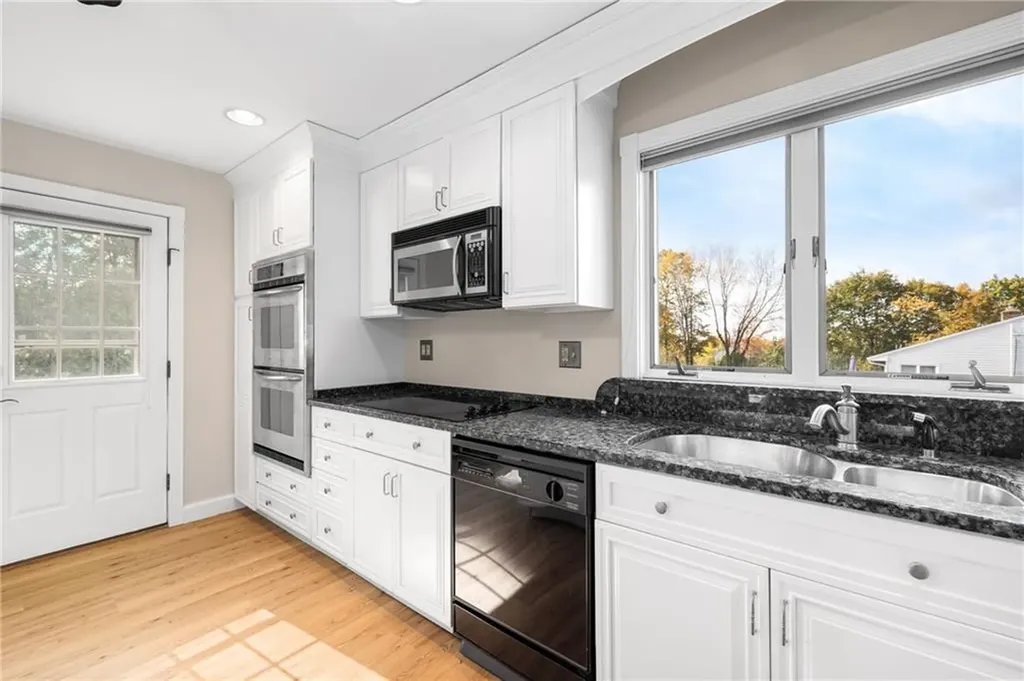 23 Hillview Drive Westerly RI 02891