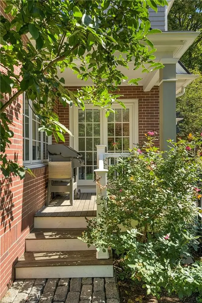 141 Emeline Street Providence RI 02906