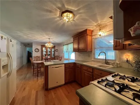 121 Lloyd Avenue Warwick RI 02889