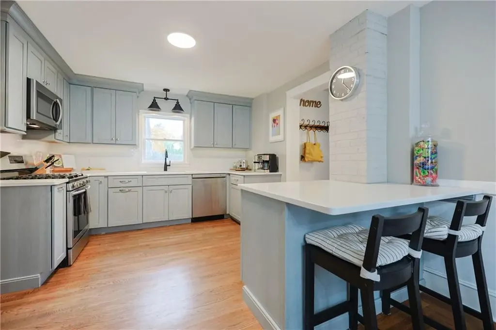 15 Burt Street Warwick RI 02886