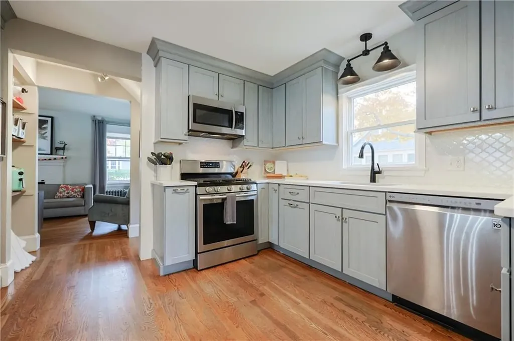 15 Burt Street Warwick RI 02886