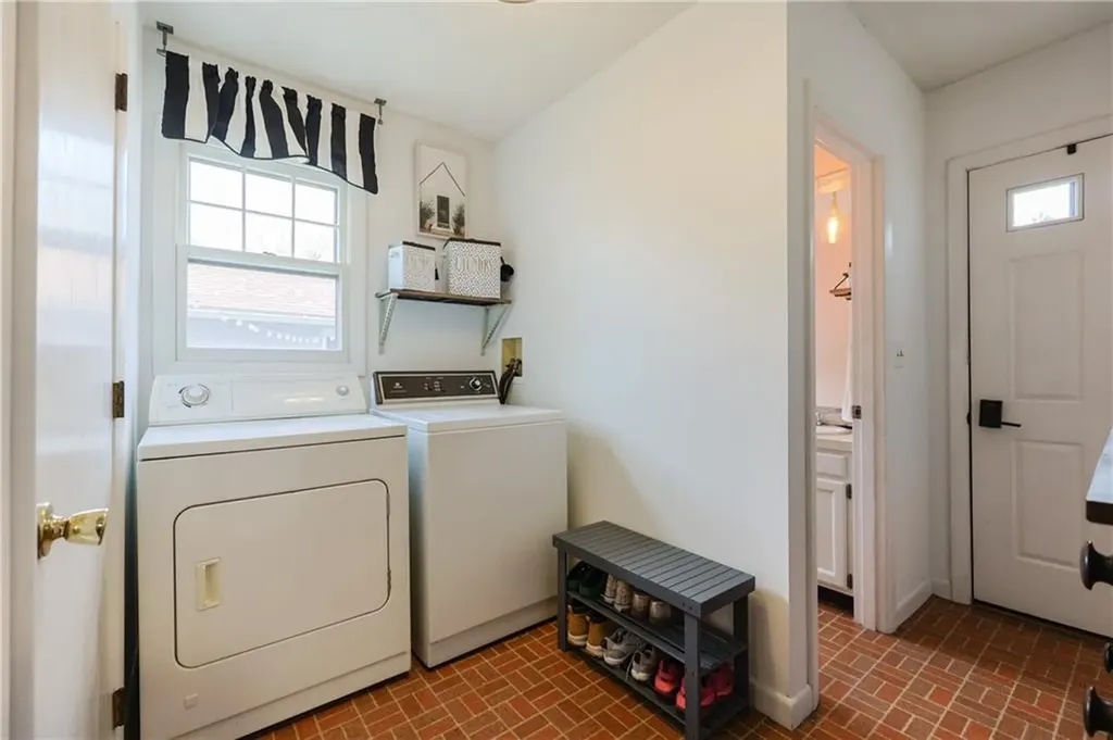 15 Burt Street Warwick RI 02886