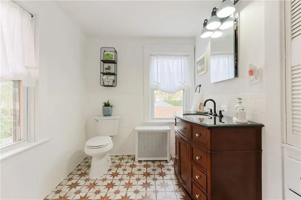 15 Burt Street Warwick RI 02886