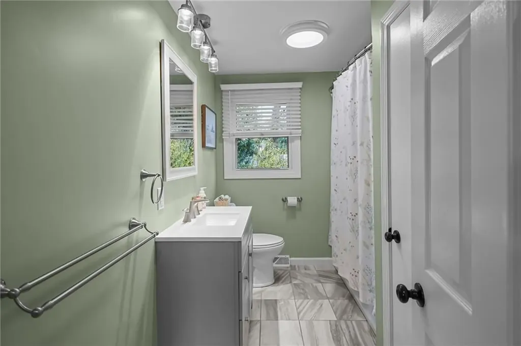 9 Chelmsford Avenue Warwick RI 02889