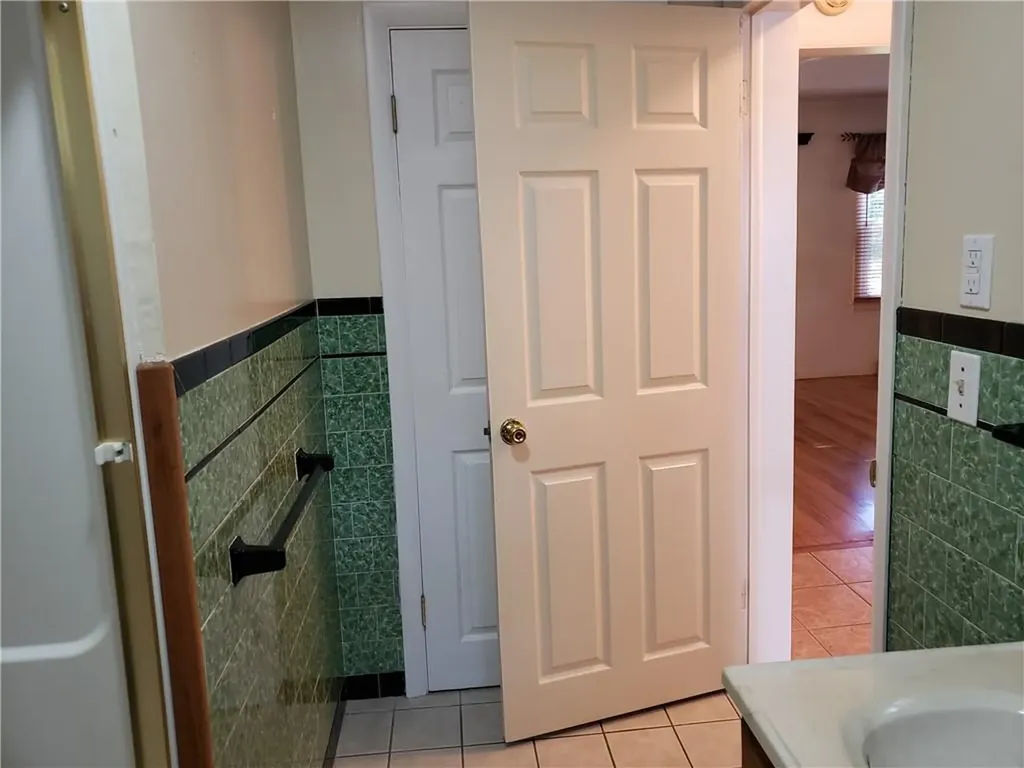 87 Lonsdale Street West Warwick RI 02893