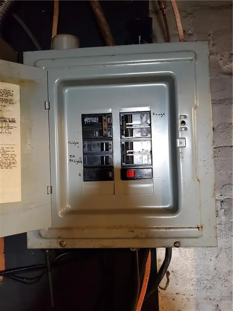 74 Maple Street Woonsocket RI 02895