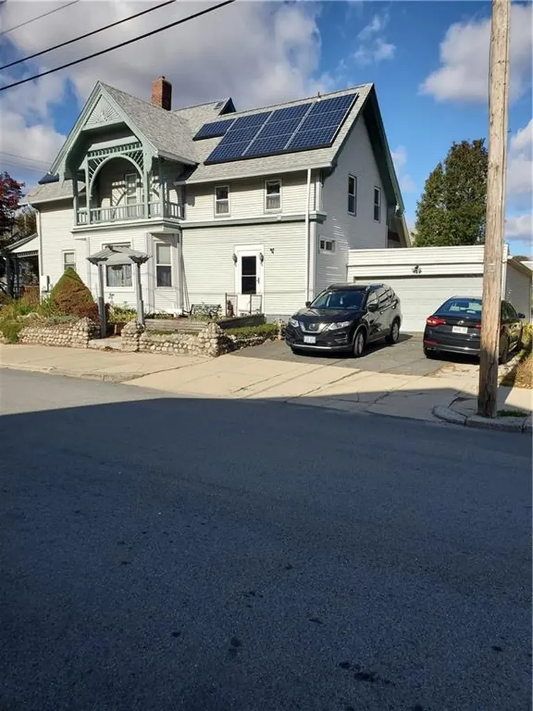 74 Maple Street Woonsocket RI 02895