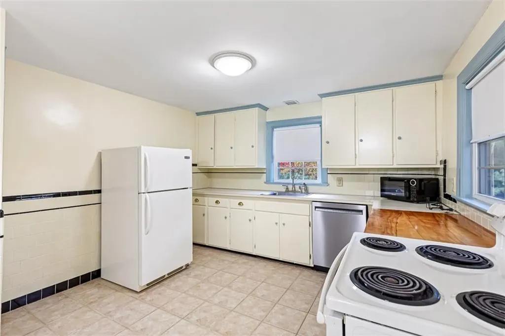 4 Chase Lane Lincoln RI 02865