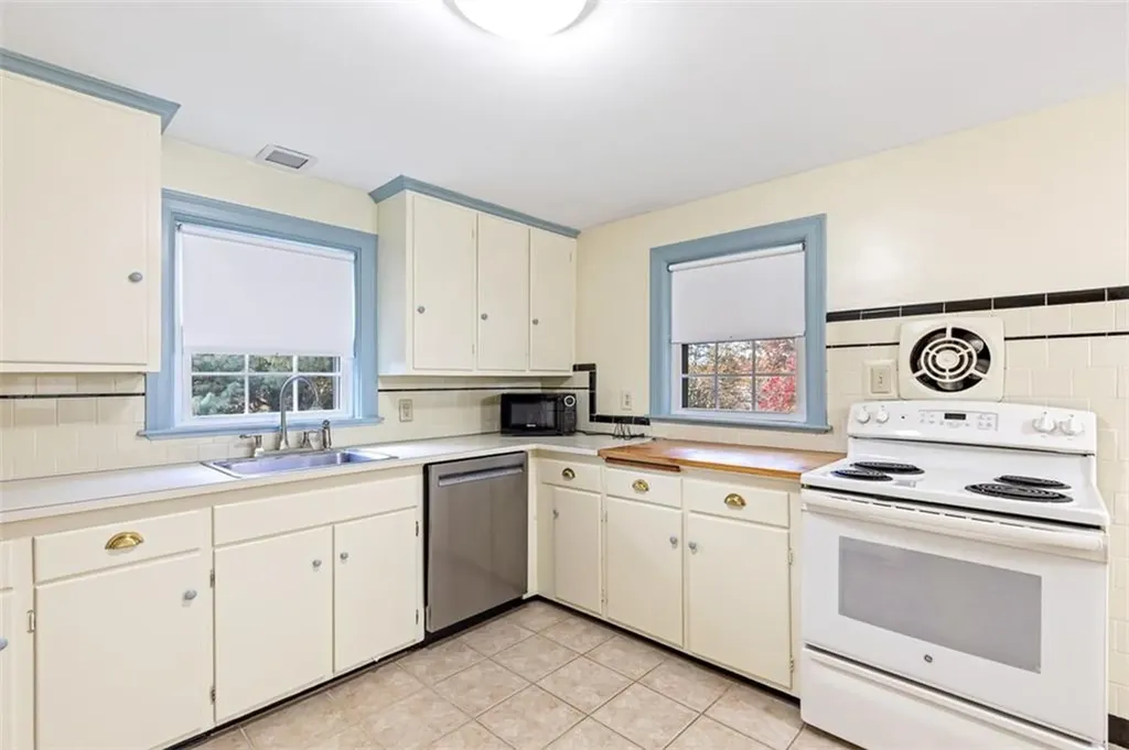 4 Chase Lane Lincoln RI 02865