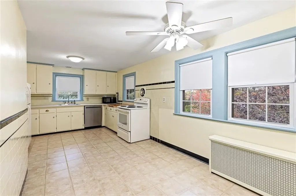 4 Chase Lane Lincoln RI 02865