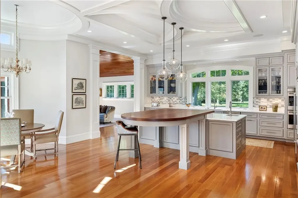 10 Ocean Lawn Lane Newport RI 02840