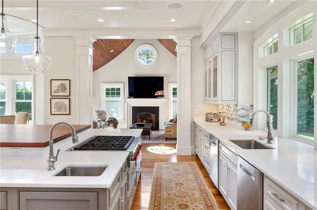 10 Ocean Lawn Lane Newport RI 02840