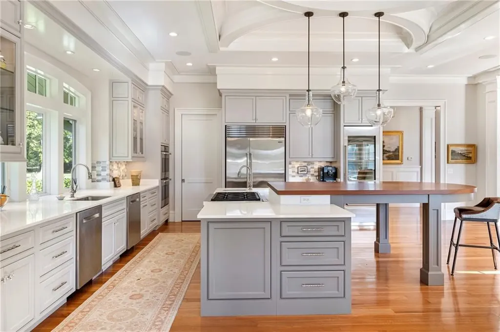 10 Ocean Lawn Lane Newport RI 02840