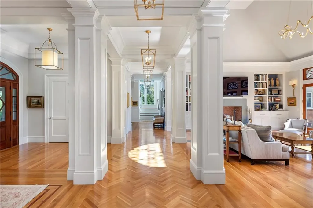 10 Ocean Lawn Lane Newport RI 02840