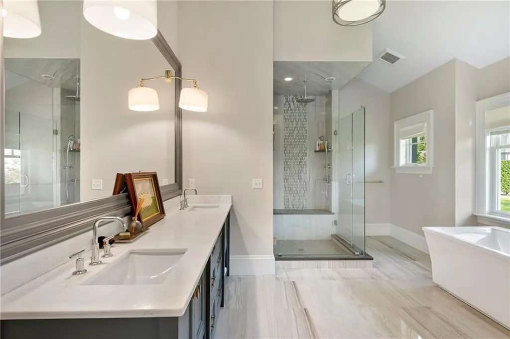 10 Ocean Lawn Lane Newport RI 02840