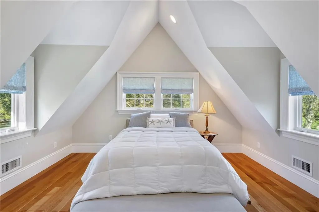 10 Ocean Lawn Lane Newport RI 02840