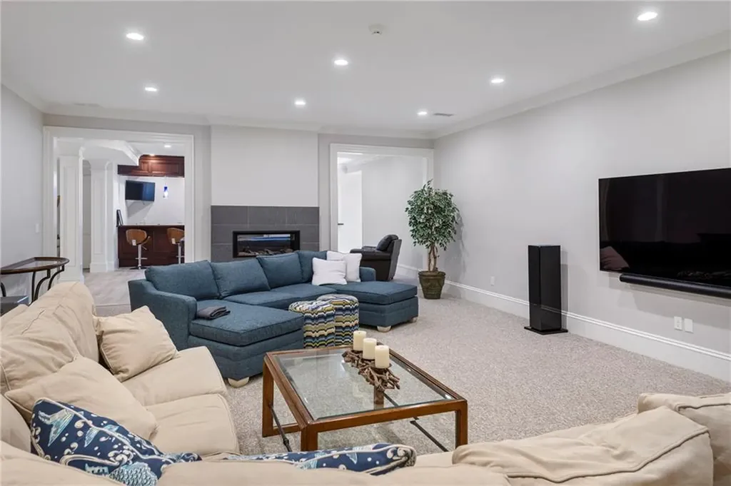 10 Ocean Lawn Lane Newport RI 02840