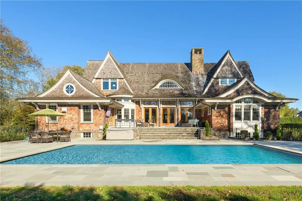 10 Ocean Lawn Lane Newport RI 02840