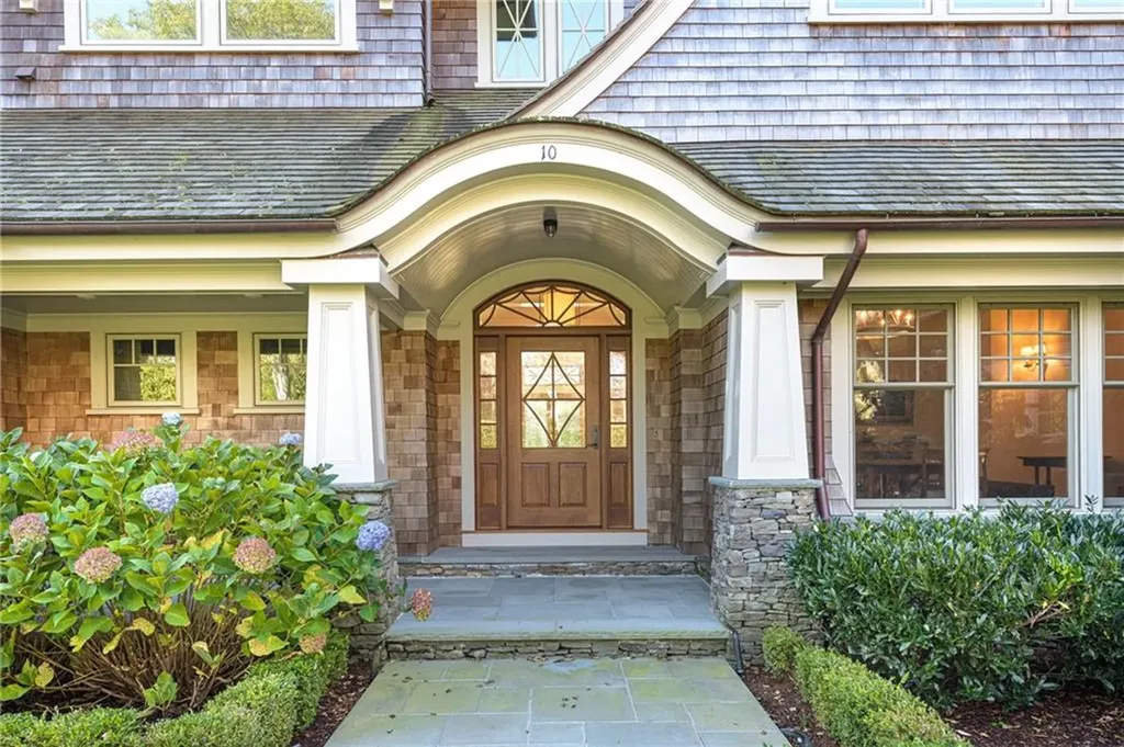 10 Ocean Lawn Lane Newport RI 02840