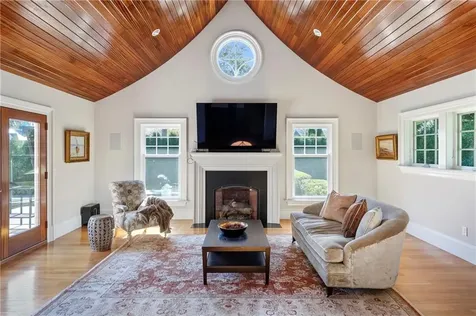 10 Ocean Lawn Lane Newport RI 02840