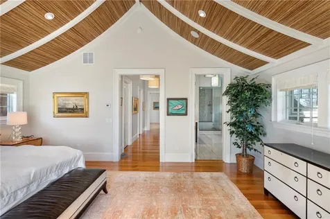 10 Ocean Lawn Lane Newport RI 02840